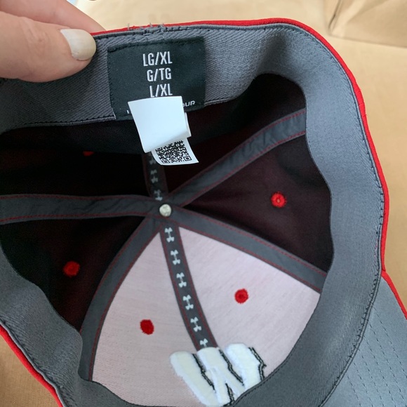 Under armor university of Wisconsin men’s hat - Picture 2 of 4